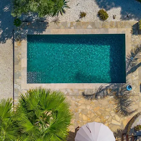 Villa Alma D'olta - Plusholidays